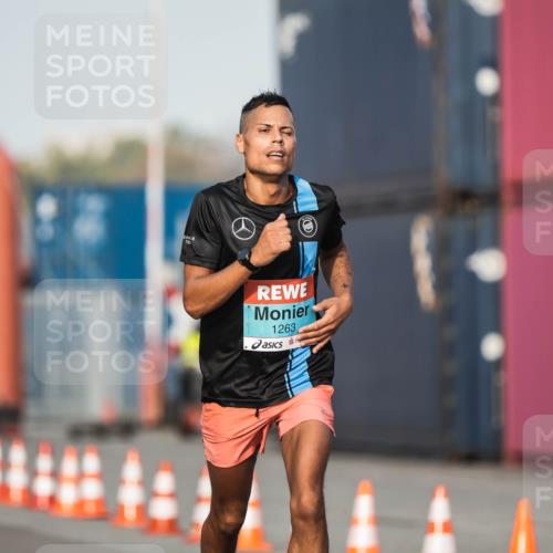 03.10.2026 - Köhlbrandbrückenlauf H.Heesch http://msf.ph/oto/10653915 03.10.2026 09:45:01 Ziel 1263 meine-sportfotos.de