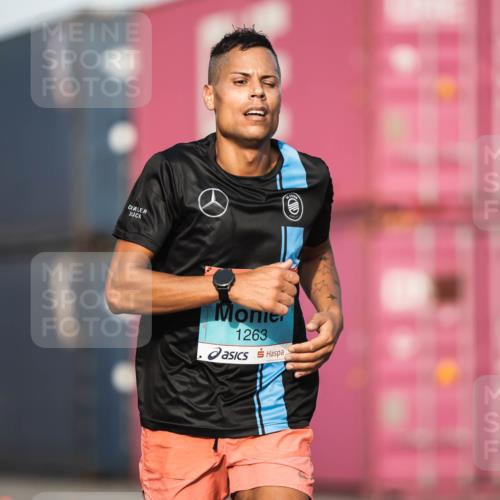 03.10.2026 - Köhlbrandbrückenlauf H.Heesch http://msf.ph/oto/10653919 03.10.2026 09:45:03 Ziel 1263 meine-sportfotos.de