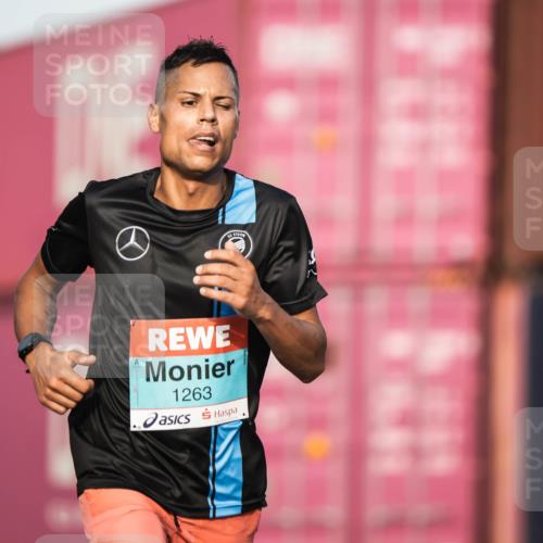03.10.2026 - Köhlbrandbrückenlauf H.Heesch http://msf.ph/oto/10653921 03.10.2026 09:45:03 Ziel 1263 meine-sportfotos.de