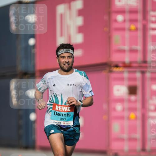 03.10.2026 - Köhlbrandbrückenlauf H.Heesch http://msf.ph/oto/10653935 03.10.2026 09:45:56 Ziel 1063 meine-sportfotos.de