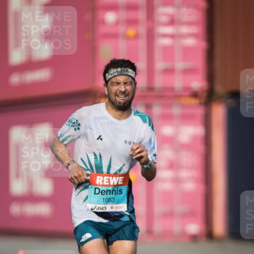 03.10.2026 - Köhlbrandbrückenlauf H.Heesch http://msf.ph/oto/10653939 03.10.2026 09:45:57 Ziel 1063, 3735 meine-sportfotos.de