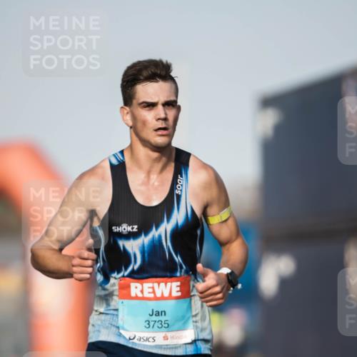 03.10.2026 - Köhlbrandbrückenlauf H.Heesch http://msf.ph/oto/10653944 03.10.2026 09:46:05 Ziel 3735 meine-sportfotos.de