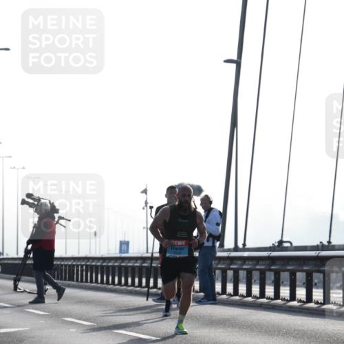 03.10.2026 - Köhlbrandbrückenlauf LenaG. http://msf.ph/oto/10656121 03.10.2026 09:15:34 Position 1 2100 meine-sportfotos.de