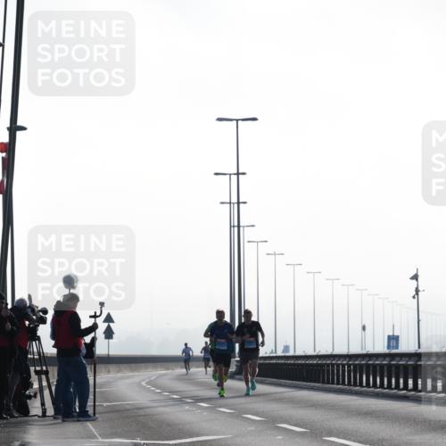 03.10.2026 - Köhlbrandbrückenlauf LenaG. http://msf.ph/oto/10656204 03.10.2026 09:16:26 Position 1  meine-sportfotos.de