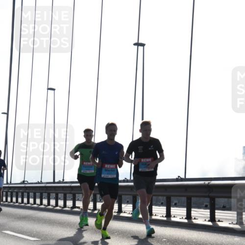 03.10.2026 - Köhlbrandbrückenlauf LenaG. http://msf.ph/oto/10656279 03.10.2026 09:16:38 Position 1  meine-sportfotos.de
