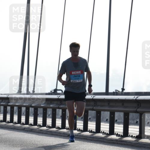 03.10.2026 - Köhlbrandbrückenlauf LenaG. http://msf.ph/oto/10656324 03.10.2026 09:16:49 Position 1 2102 meine-sportfotos.de