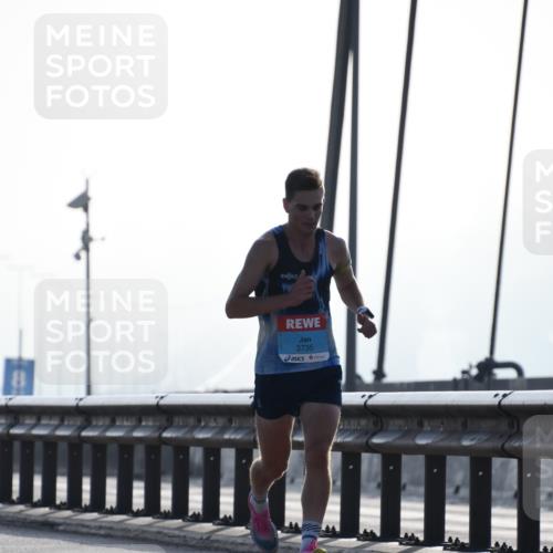 03.10.2026 - Köhlbrandbrückenlauf LenaG. http://msf.ph/oto/10656379 03.10.2026 09:17:01 Position 1 3735 meine-sportfotos.de