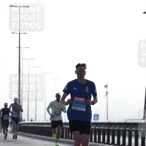 03.10.2026 - Köhlbrandbrückenlauf LenaG. http://msf.ph/oto/10656414 03.10.2026 09:17:33 Position 1 2172 meine-sportfotos.de