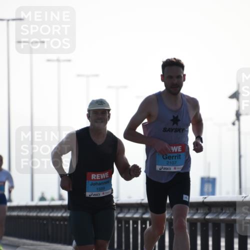 03.10.2026 - Köhlbrandbrückenlauf LenaG. http://msf.ph/oto/10656441 03.10.2026 09:17:41 Position 1 300, 1599, 2107 meine-sportfotos.de