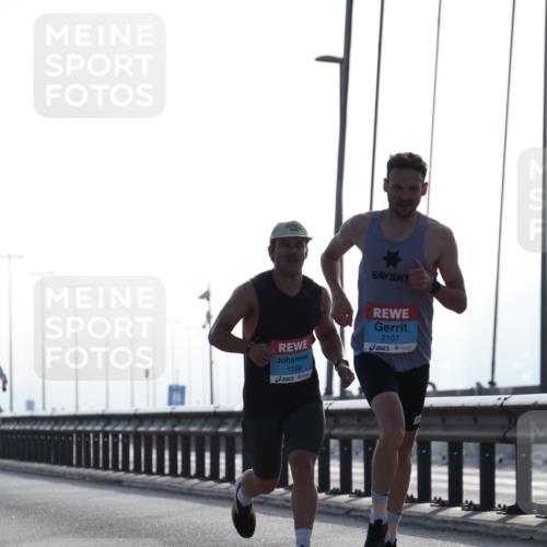03.10.2026 - Köhlbrandbrückenlauf LenaG. http://msf.ph/oto/10656454 03.10.2026 09:17:44 Position 1 1599, 2107 meine-sportfotos.de