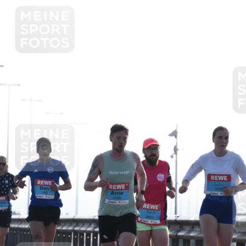 03.10.2026 - Köhlbrandbrückenlauf LenaG. http://msf.ph/oto/10656472 03.10.2026 09:17:52 Position 1 1083, 2109, 3823, 3849 meine-sportfotos.de