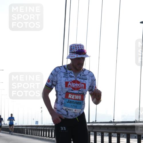 03.10.2026 - Köhlbrandbrückenlauf LenaG. http://msf.ph/oto/10656529 03.10.2026 09:18:15 Position 1 1716, 33 meine-sportfotos.de