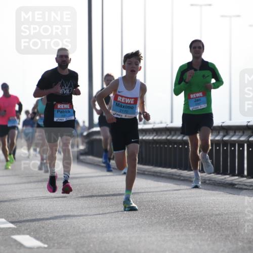 03.10.2026 - Köhlbrandbrückenlauf LenaG. http://msf.ph/oto/10656586 03.10.2026 09:18:43 Position 1 6, 66, 1091, 2170, 2047 meine-sportfotos.de