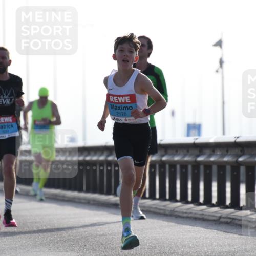 03.10.2026 - Köhlbrandbrückenlauf LenaG. http://msf.ph/oto/10656595 03.10.2026 09:18:45 Position 1 6, 66, 1091, 2170 meine-sportfotos.de