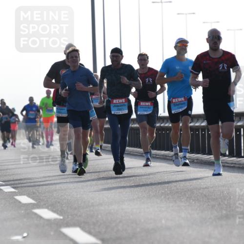 03.10.2026 - Köhlbrandbrückenlauf LenaG. http://msf.ph/oto/10656671 03.10.2026 09:19:03 Position 1 2067, 2041, 1260 meine-sportfotos.de