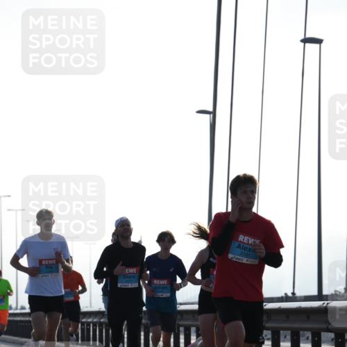03.10.2026 - Köhlbrandbrückenlauf LenaG. http://msf.ph/oto/10656690 03.10.2026 09:19:16 Position 1 2183, 2077, 2181 meine-sportfotos.de