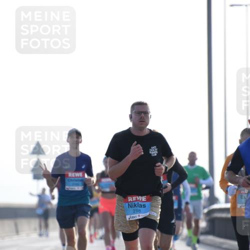 03.10.2026 - Köhlbrandbrückenlauf LenaG. http://msf.ph/oto/10656714 03.10.2026 09:19:23 Position 1 2158 meine-sportfotos.de