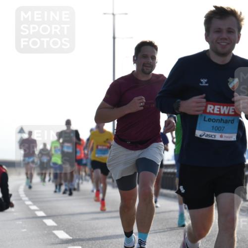 03.10.2026 - Köhlbrandbrückenlauf LenaG. http://msf.ph/oto/10656786 03.10.2026 09:19:41 Position 1 195, 96, 1007 meine-sportfotos.de