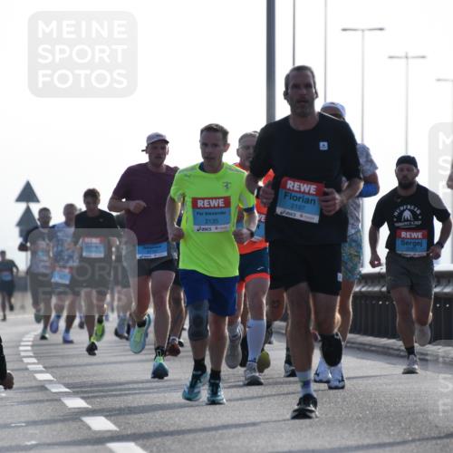 03.10.2026 - Köhlbrandbrückenlauf LenaG. http://msf.ph/oto/10656810 03.10.2026 09:19:49 Position 1 3710, 2135, 2197, 27, 2283, 1142 meine-sportfotos.de