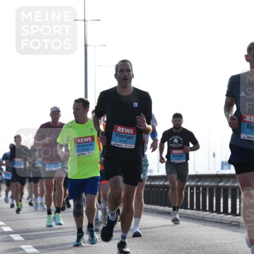 03.10.2026 - Köhlbrandbrückenlauf LenaG. http://msf.ph/oto/10656835 03.10.2026 09:19:51 Position 1 41, 2135, 2197, 1142 meine-sportfotos.de