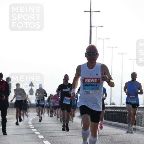03.10.2026 - Köhlbrandbrückenlauf LenaG. http://msf.ph/oto/10656964 03.10.2026 09:20:17 Position 1 2195 meine-sportfotos.de