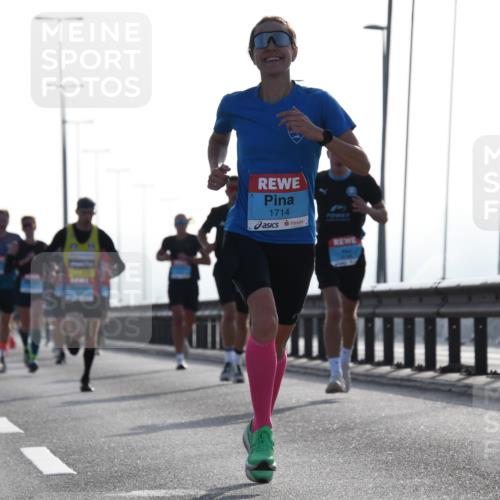 03.10.2026 - Köhlbrandbrückenlauf LenaG. http://msf.ph/oto/10657019 03.10.2026 09:20:41 Position 1 1714 meine-sportfotos.de