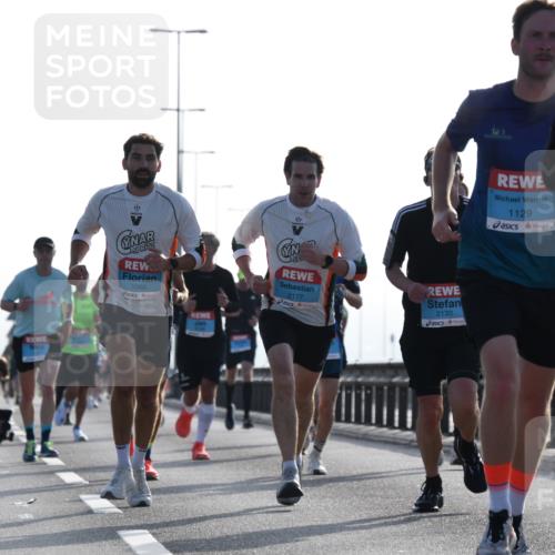 03.10.2026 - Köhlbrandbrückenlauf LenaG. http://msf.ph/oto/10657048 03.10.2026 09:20:50 Position 1 1066, 17, 2177, 2133, 1129, 2246 meine-sportfotos.de