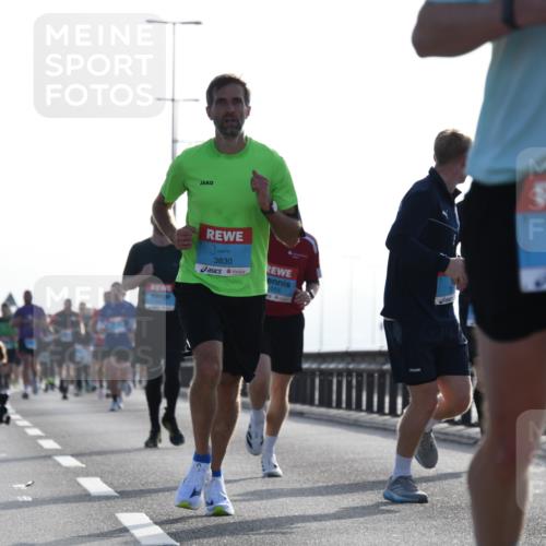 03.10.2026 - Köhlbrandbrückenlauf LenaG. http://msf.ph/oto/10657076 03.10.2026 09:20:58 Position 1 3830, 553, 1397 meine-sportfotos.de
