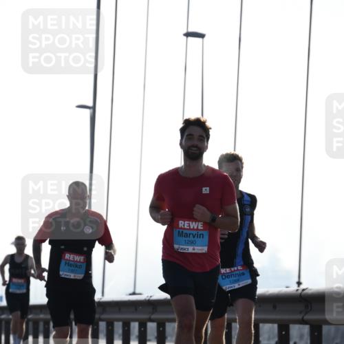 03.10.2026 - Köhlbrandbrückenlauf LenaG. http://msf.ph/oto/10657123 03.10.2026 09:21:15 Position 1 1327, 1290, 1264 meine-sportfotos.de