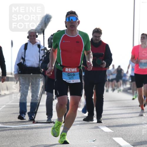 03.10.2026 - Köhlbrandbrückenlauf LenaG. http://msf.ph/oto/10657283 03.10.2026 09:21:59 Position 1 1479 meine-sportfotos.de
