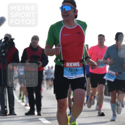 03.10.2026 - Köhlbrandbrückenlauf LenaG. http://msf.ph/oto/10657295 03.10.2026 09:22:01 Position 1 1479 meine-sportfotos.de