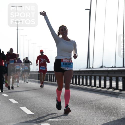 03.10.2026 - Köhlbrandbrückenlauf LenaG. http://msf.ph/oto/10657378 03.10.2026 09:22:15 Position 1 2239, 3837 meine-sportfotos.de
