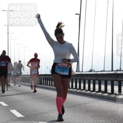 03.10.2026 - Köhlbrandbrückenlauf LenaG. http://msf.ph/oto/10657388 03.10.2026 09:22:16 Position 1 2239, 3837 meine-sportfotos.de