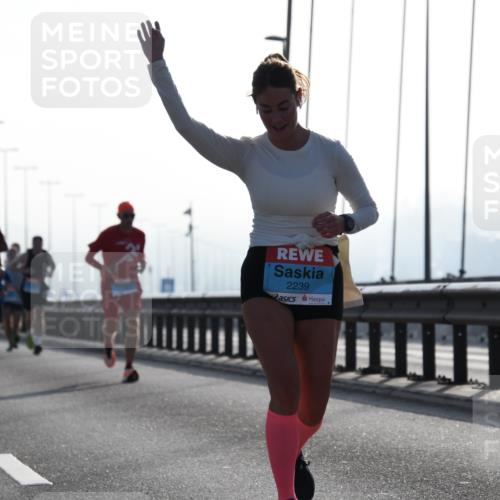 03.10.2026 - Köhlbrandbrückenlauf LenaG. http://msf.ph/oto/10657397 03.10.2026 09:22:17 Position 1 2239 meine-sportfotos.de