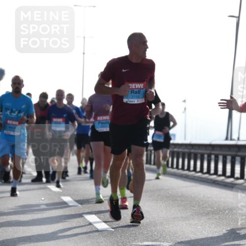 03.10.2026 - Köhlbrandbrückenlauf LenaG. http://msf.ph/oto/10657405 03.10.2026 09:22:22 Position 1 2150, 1370 meine-sportfotos.de