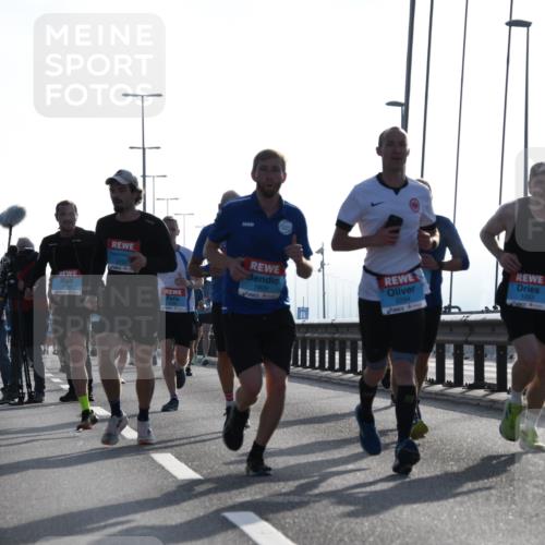 03.10.2026 - Köhlbrandbrückenlauf LenaG. http://msf.ph/oto/10657428 03.10.2026 09:22:28 Position 1 2137, 1829, 2294, 1253 meine-sportfotos.de