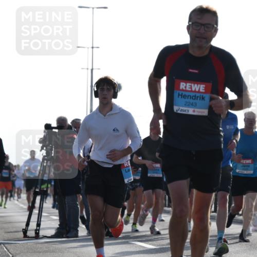 03.10.2026 - Köhlbrandbrückenlauf LenaG. http://msf.ph/oto/10657465 03.10.2026 09:22:46 Position 1 2243, 2333, 1936 meine-sportfotos.de