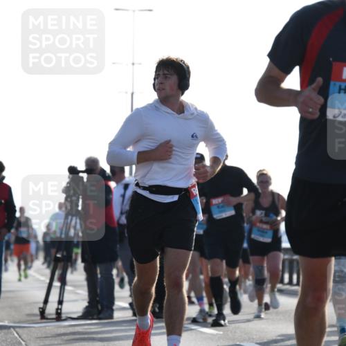 03.10.2026 - Köhlbrandbrückenlauf LenaG. http://msf.ph/oto/10657477 03.10.2026 09:22:47 Position 1 2243 meine-sportfotos.de