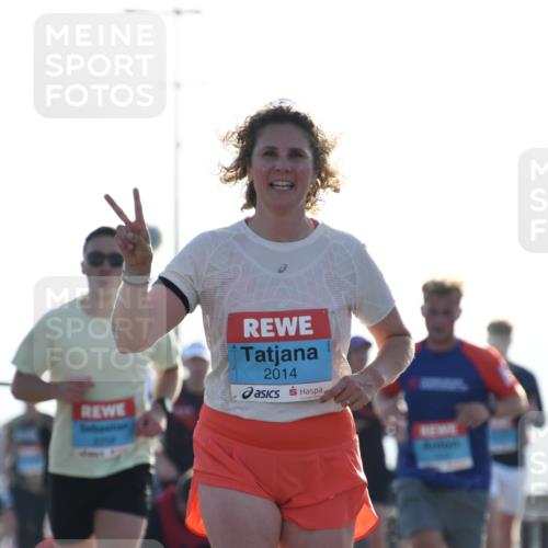 03.10.2026 - Köhlbrandbrückenlauf LenaG. http://msf.ph/oto/10657641 03.10.2026 09:23:44 Position 1 2014 meine-sportfotos.de