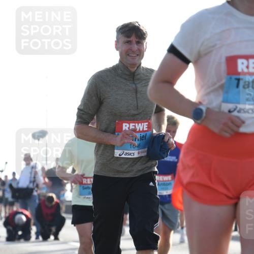 03.10.2026 - Köhlbrandbrückenlauf LenaG. http://msf.ph/oto/10657660 03.10.2026 09:23:48 Position 1 2, 1646, 20 meine-sportfotos.de