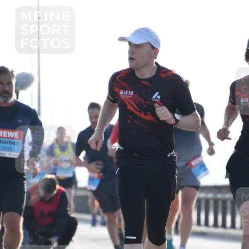 03.10.2026 - Köhlbrandbrückenlauf LenaG. http://msf.ph/oto/10657668 03.10.2026 09:23:52 Position 1 2229 meine-sportfotos.de