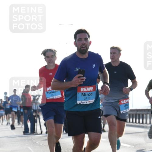 03.10.2026 - Köhlbrandbrückenlauf LenaG. http://msf.ph/oto/10657698 03.10.2026 09:23:59 Position 1 1572, 2718, 2241 meine-sportfotos.de