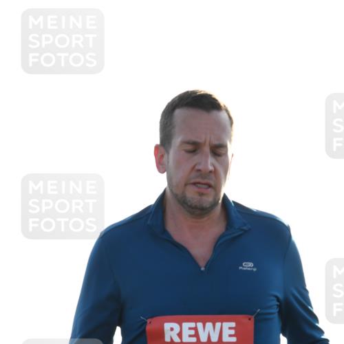 03.10.2026 - Köhlbrandbrückenlauf LenaG. http://msf.ph/oto/10657735 03.10.2026 09:24:21 Position 1 2361 meine-sportfotos.de
