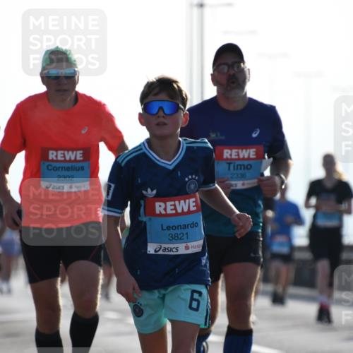03.10.2026 - Köhlbrandbrückenlauf LenaG. http://msf.ph/oto/10657800 03.10.2026 09:25:04 Position 1 2302, 3821, 6, 2336 meine-sportfotos.de