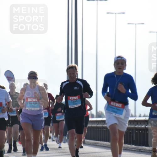 03.10.2026 - Köhlbrandbrückenlauf LenaG. http://msf.ph/oto/10657845 03.10.2026 09:25:20 Position 1 2707, 1645, 37 meine-sportfotos.de
