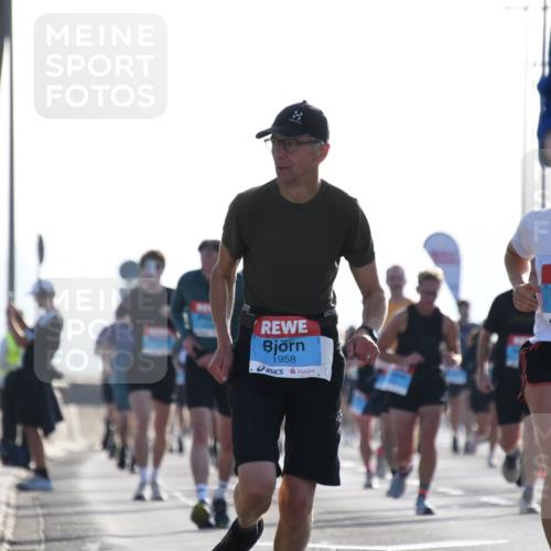 03.10.2026 - Köhlbrandbrückenlauf LenaG. http://msf.ph/oto/10657856 03.10.2026 09:25:29 Position 1 1958, 26, 2532 meine-sportfotos.de