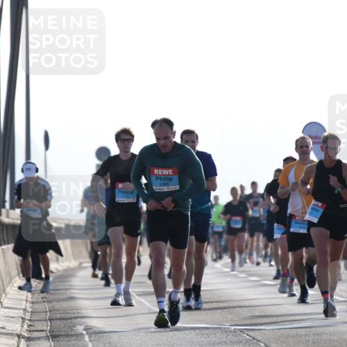 03.10.2026 - Köhlbrandbrückenlauf LenaG. http://msf.ph/oto/10657866 03.10.2026 09:25:32 Position 1 1127, 2406, 1073 meine-sportfotos.de