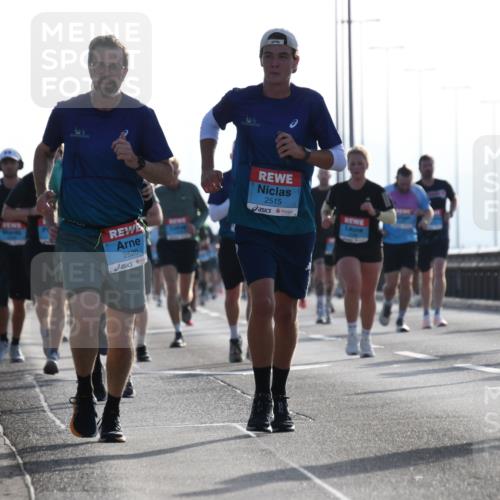 03.10.2026 - Köhlbrandbrückenlauf LenaG. http://msf.ph/oto/10657930 03.10.2026 09:25:49 Position 1 2520, 2515, 1791 meine-sportfotos.de
