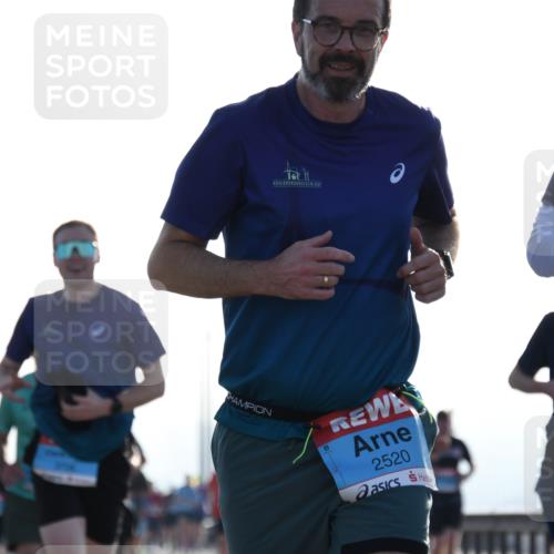 03.10.2026 - Köhlbrandbrückenlauf LenaG. http://msf.ph/oto/10657942 03.10.2026 09:25:55 Position 1 2520 meine-sportfotos.de