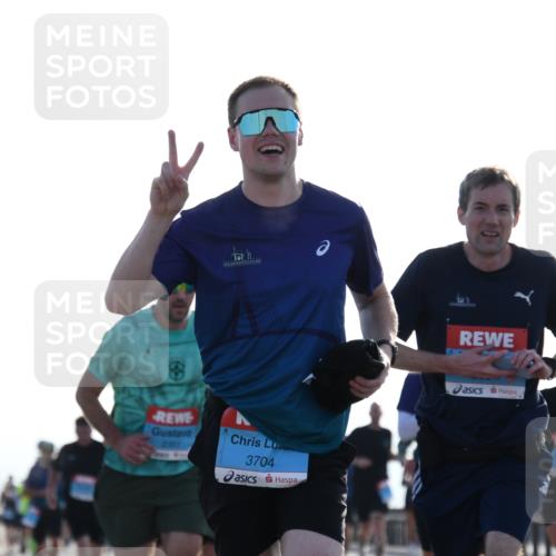 03.10.2026 - Köhlbrandbrückenlauf LenaG. http://msf.ph/oto/10657952 03.10.2026 09:25:57 Position 1 12361, 3704 meine-sportfotos.de
